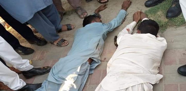 traffic policemen apprehend robbers karachi