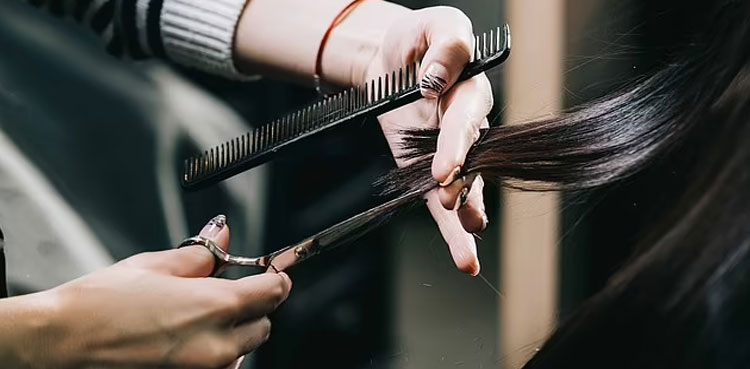 salon-fined-botched-hair-cut-india-model