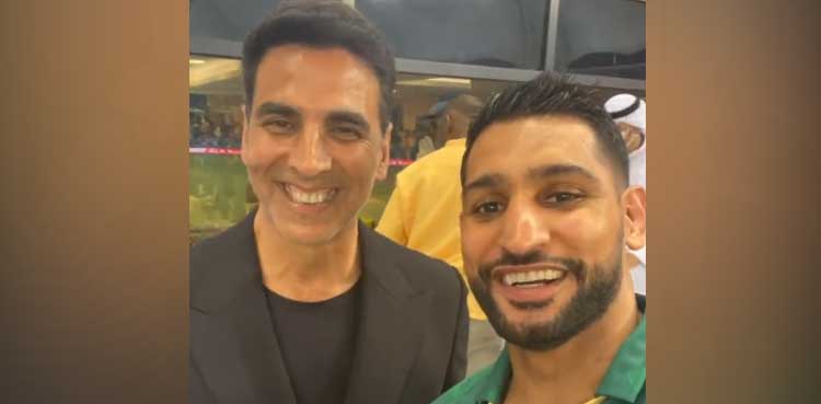 Amir Khan meets Akshay Kumar, memes go viral