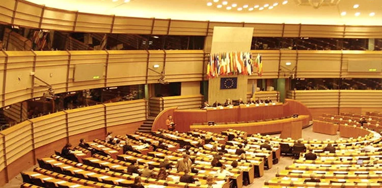 japan dissolves parliament