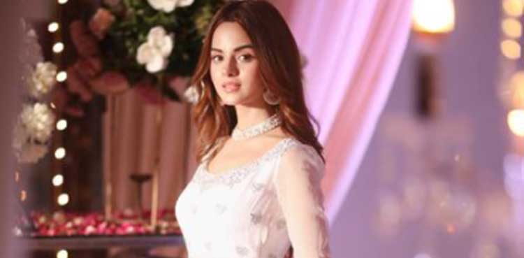 Komal Meer pictures viral