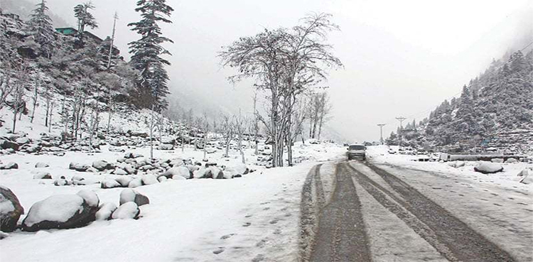 Sliding snow, two injured, Galiyat