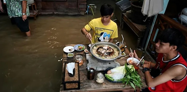 flood floodwater restaurant