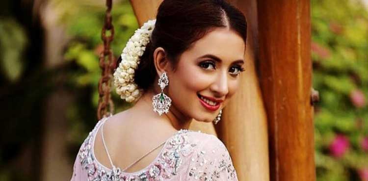 komal aziz actor change her life