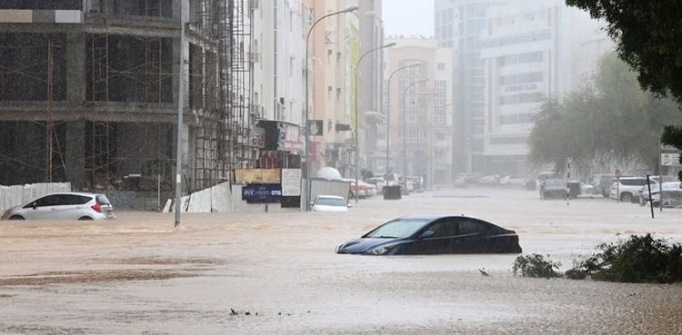 Three dead landslide flooding cyclone shaheen Oman