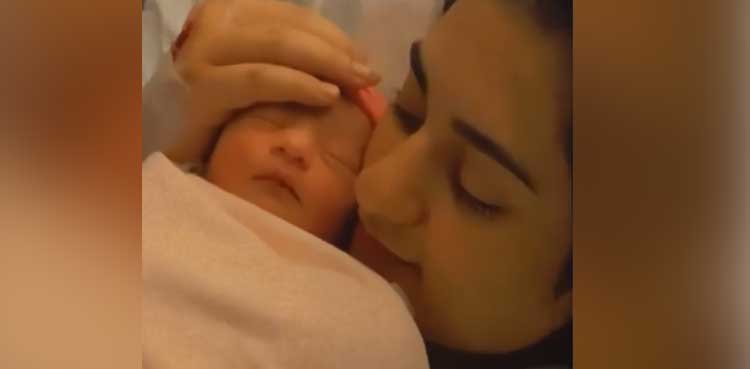 falak shabir, sarah khan, alyana falak, daughter