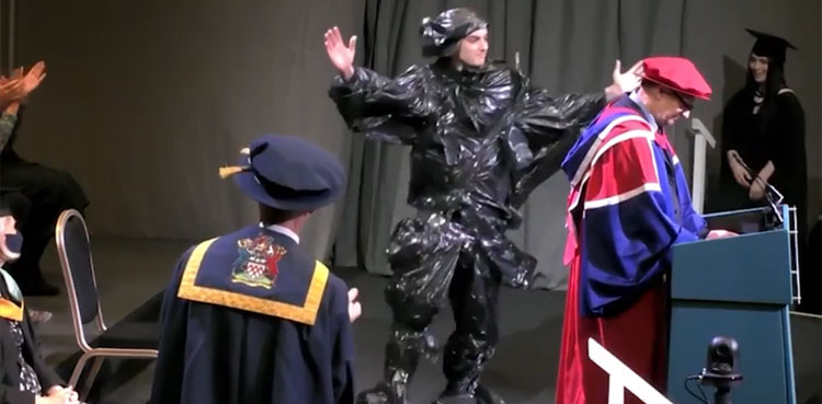 Can't-afford-graduation-robe-See-what-this-man-did-at-his