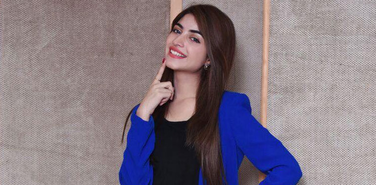kinza hashmi, actor, viral, pictures