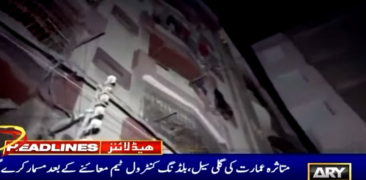 Lyari building tilts