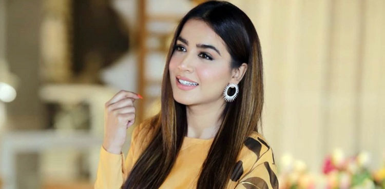 mansha pasha, actor, istanbul, viral pictures