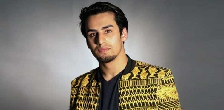 momin saqib defends hassan ali