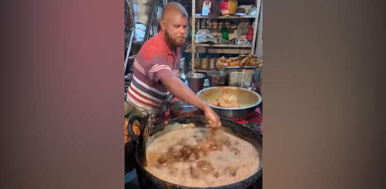 viral video, boiling oil, chicken