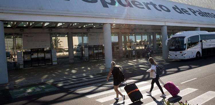 passengers flee airport spain