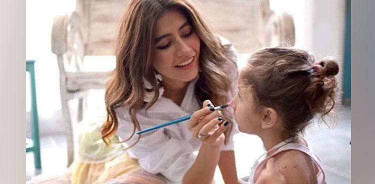 syra yousuf daughter social media viral