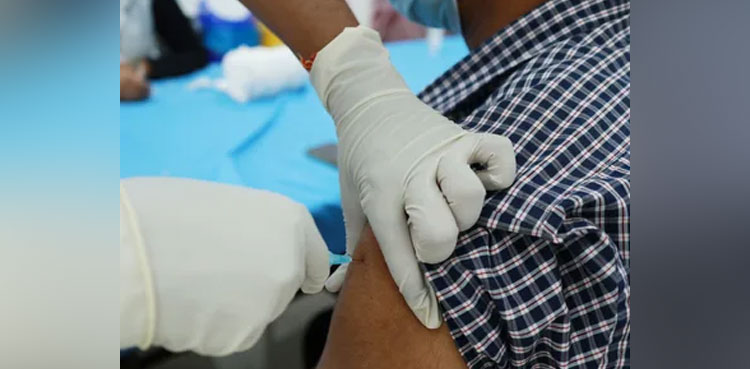 health, covid jab, cheat, fake arm, Rome, vaccination certificate