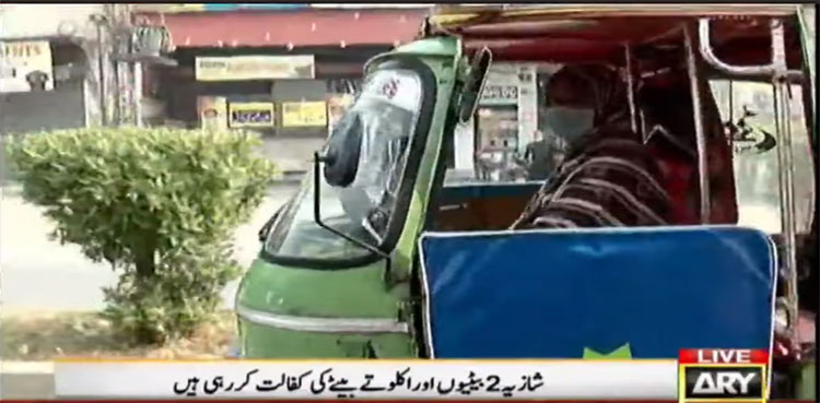 Mother-of-3-drives-rickshaw-in-Faisalabad-as-husband-forsakes-family