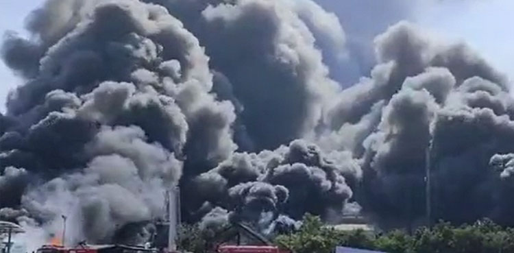 employee-blows-up-oil-warehouse-thaialand