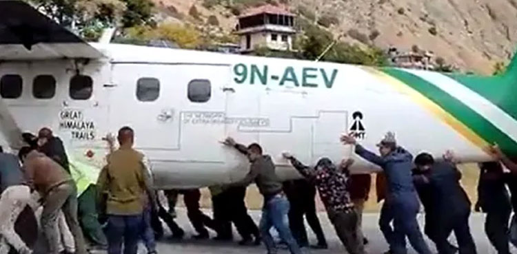 push plane, tyre burst, video, viral