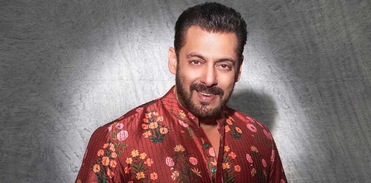 Salman Khan gets candid snakebite accident