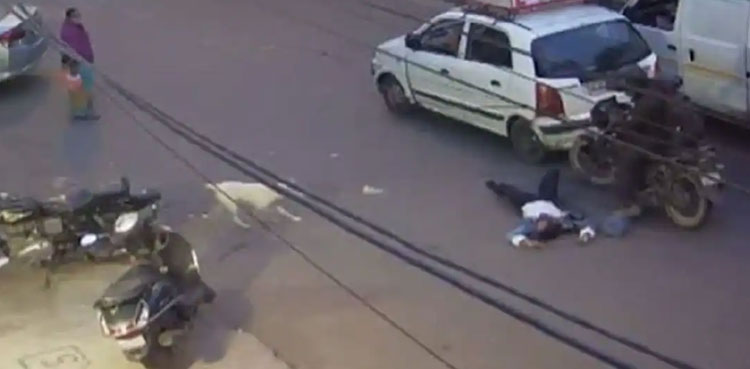 Robbers drag woman scooter
