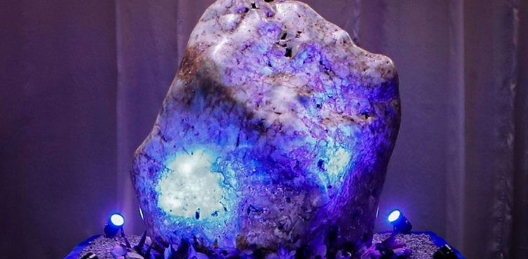 world largest blue sapphire queen of asia sri lanka