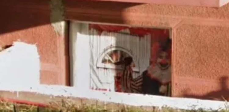 google maps, clown, knife, blood, prank,