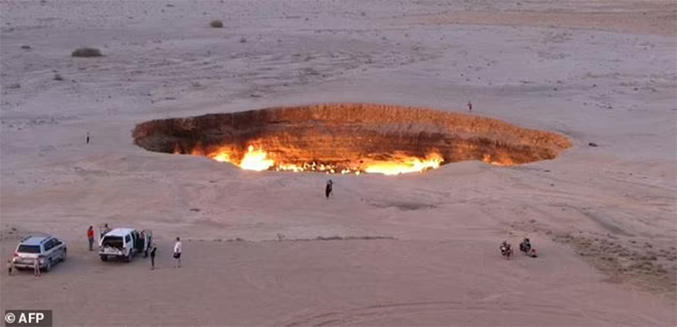 gateway to hell Turkmenistan crater