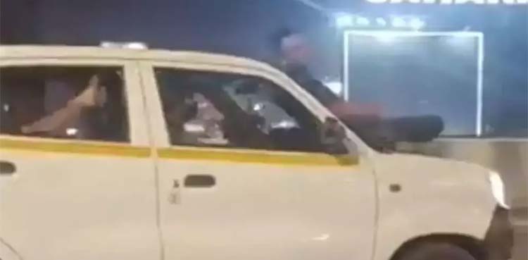 car bonnet, Bandra, Mumbai police