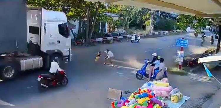 child, viral video, truck,