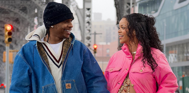 RIhanna Expecting First Baby