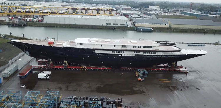 Jeff Bezos, Netherlands, throw eggs, Yacht