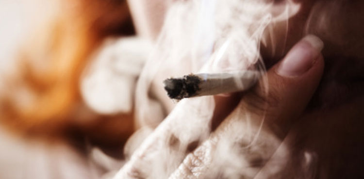 Smoker, Man divorces wife, Gulf, Divorce