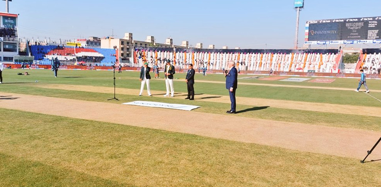 pak vs aus bat first rawalpindi test