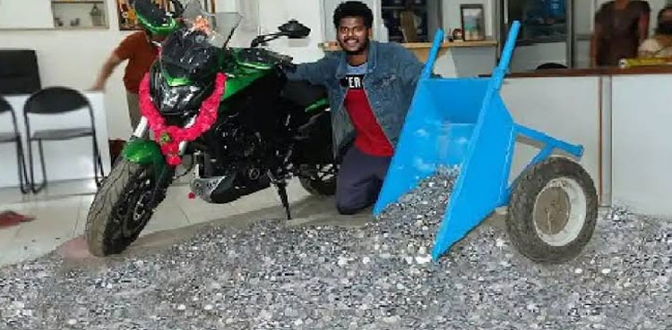 India Chennai man bike coins