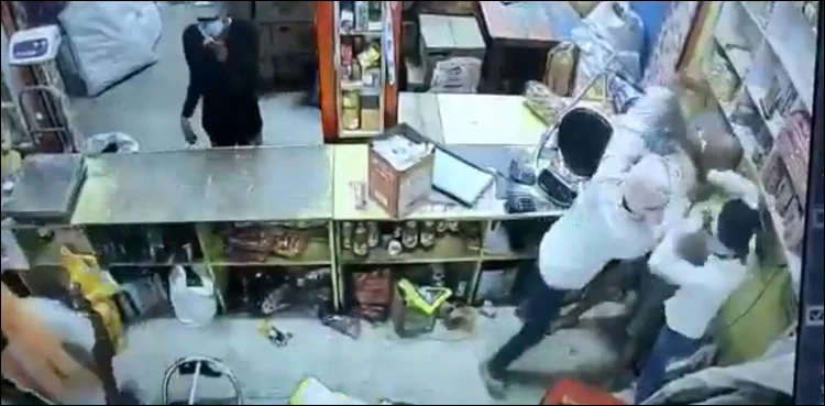 robbers video, viral, Shop owner, bravely fighting