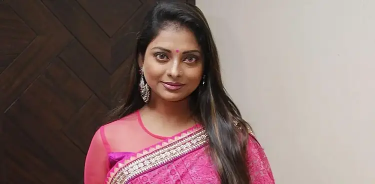 Indian actor, Rupa Dutta, arrested for pickpocketing