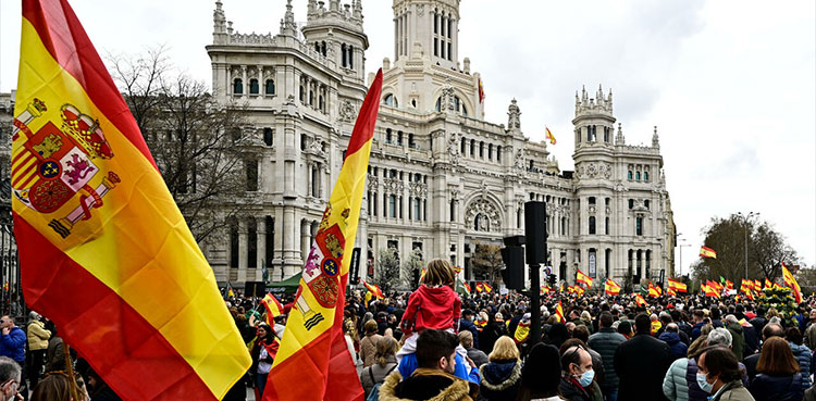 Spain, budget gap narrows, Budget Minister