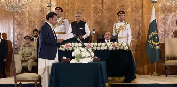 Bilawal Bhutto, Bilawal Bhutto sworn, federal minister
