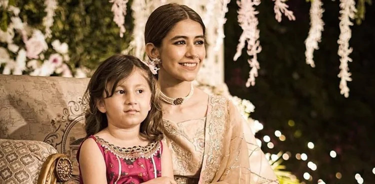 Syra Yousuf with daughter Nooreh Shehroz, sinf-e-aahan