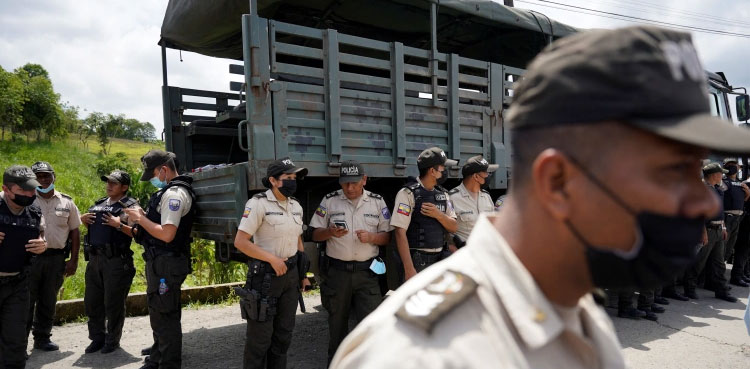 Nine shot dead, pool bar, Ecuador tourist city