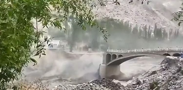 Bridge collapses, Sukkur, saline water drain