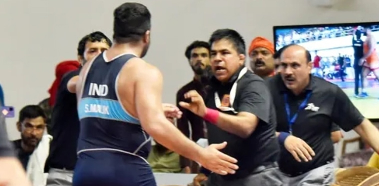 Satender Malik referee India wrestler