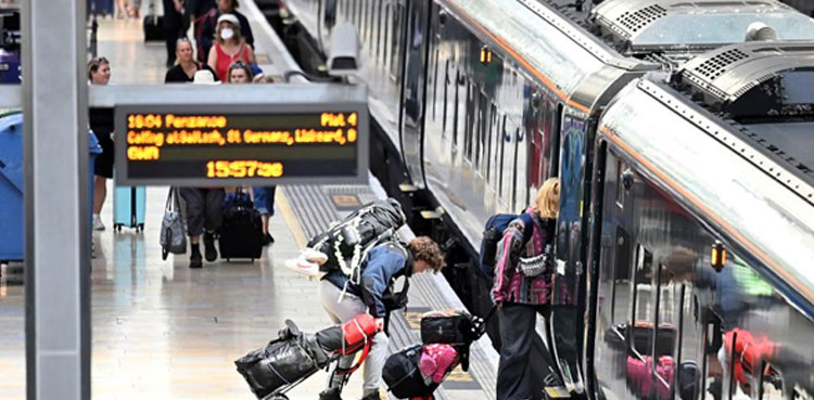 UK, rail workers strike, high inflation