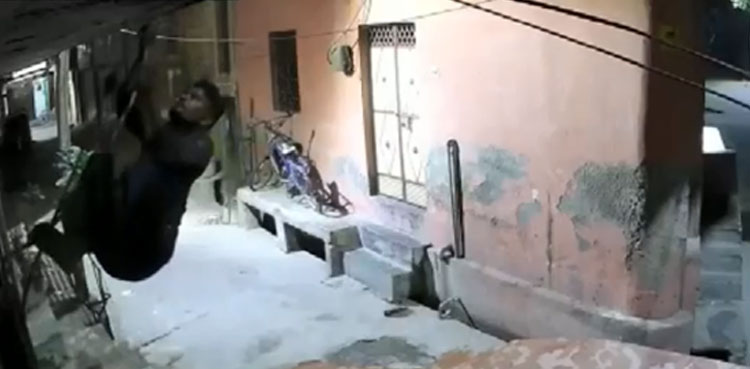 Viral, thief, Spiderman, robs house, robbery