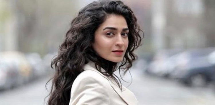 hajra yamin, viral, video, viral video,