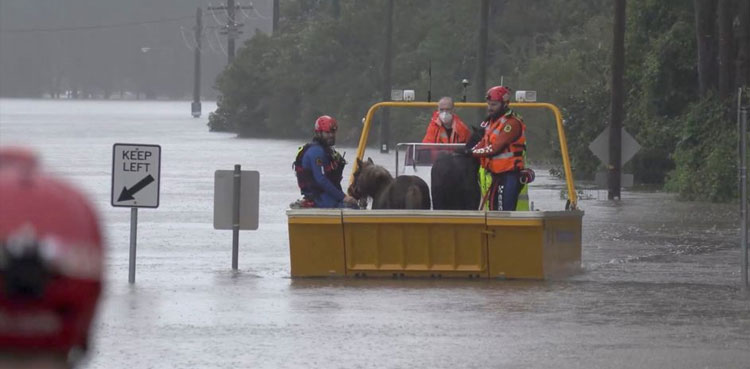 Australia floods, thousands remain isolated, eastern Australia