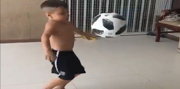 Viral, young boy, Brazil, football skill