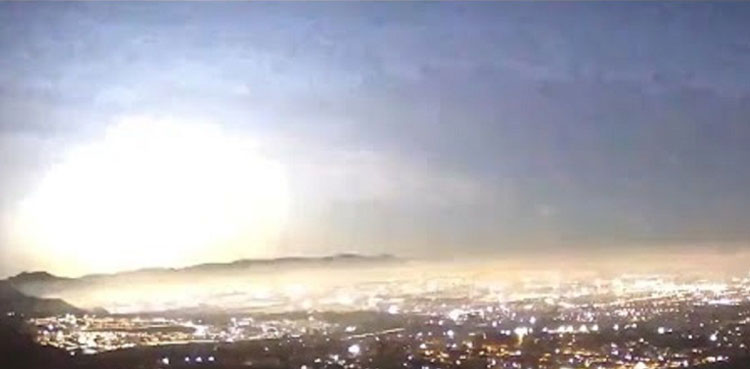 Viral, meteor, lights up, night sky, Chile