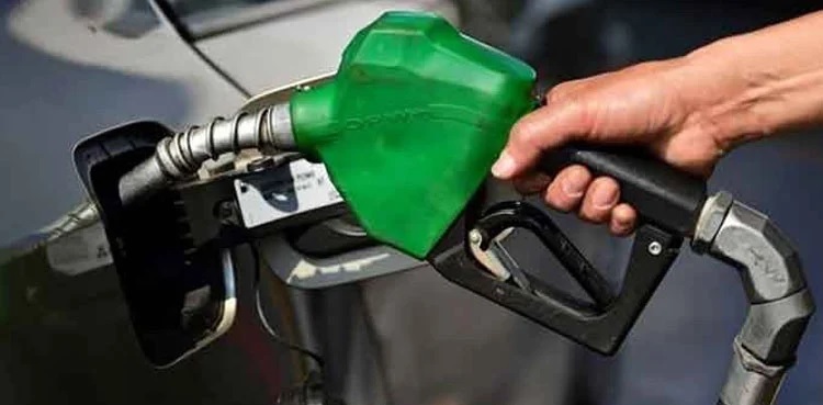 Petrol price likely to be reduced in Pakistan