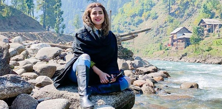 london nahi jaunga, kubra khan, viral picture, viral, picture,